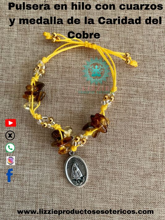 Pulsera en hilo con cuarzos y medalla de la Caridad del Cobre