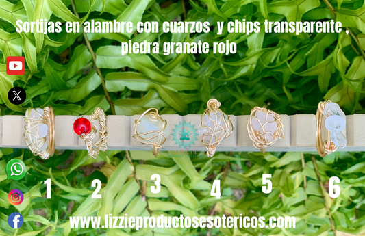 Sortijas en alambre con cuarzos y chips transparente y piedra granate roja
