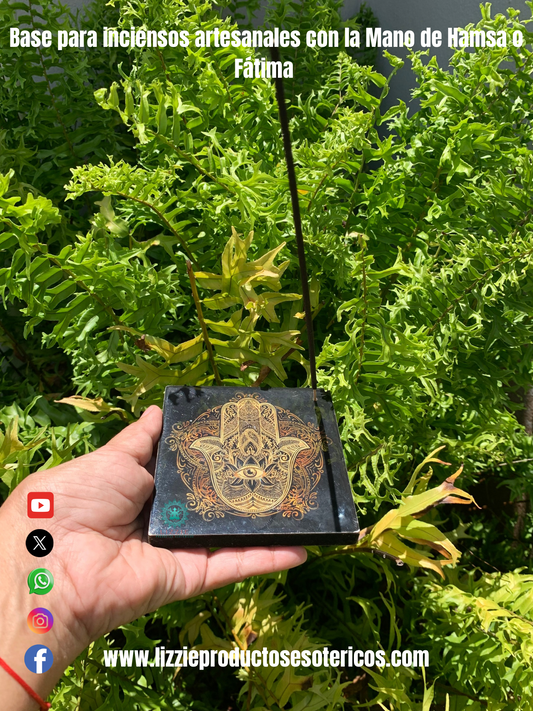 Base de madera y cerámica para colocar inciensos artesanales con dibujo pintado de la Mano Hamsa o de Fátima